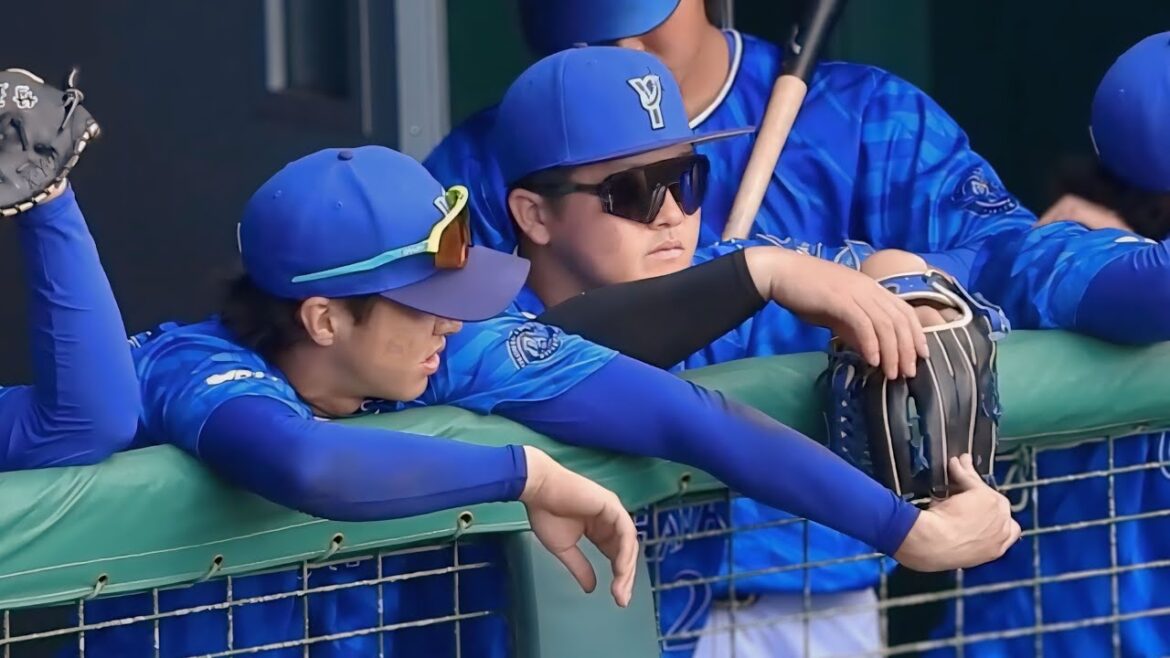 【隣同士で仲良く】牧先輩にちょっかいを出してニッコニコになる度会隆輝【広島 vs DeNA】2024.2.21