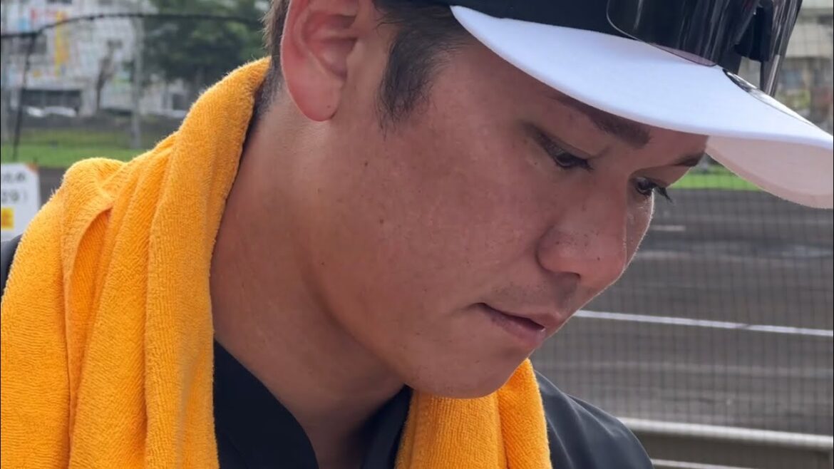 沢山のファンにサインをしてくれる坂本勇人