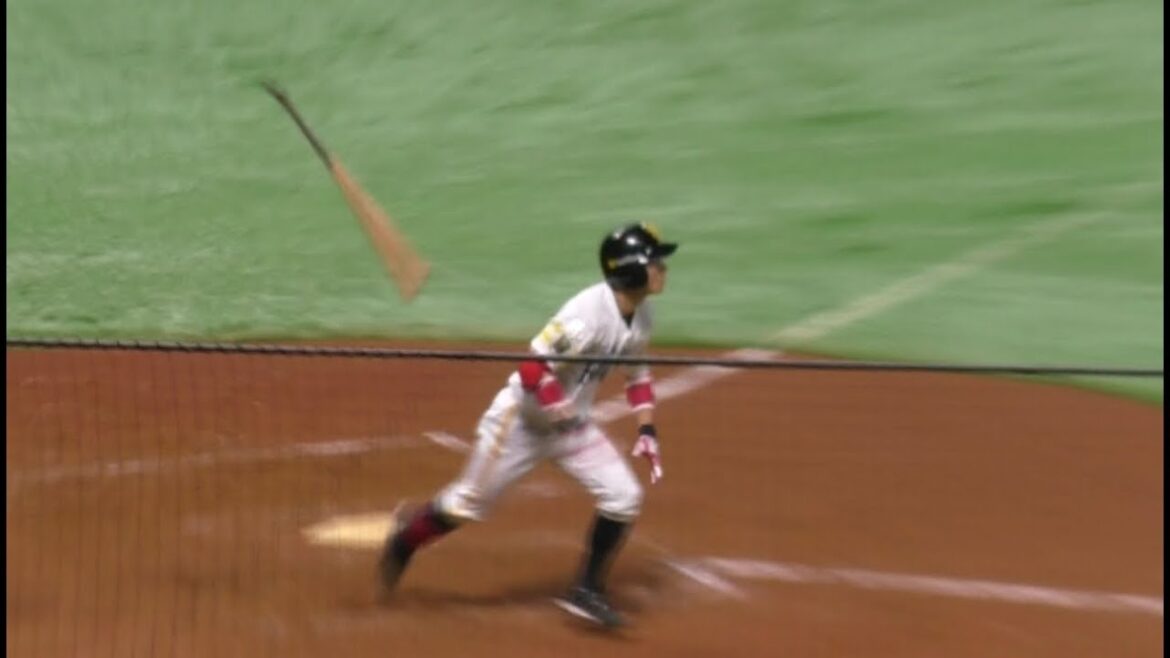 スローあり)明石健志 2018第1号ホームラン！本拠地最終戦