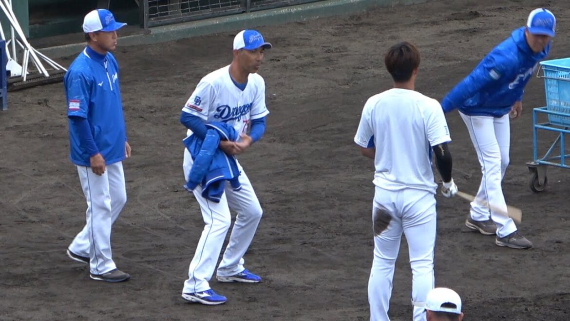 外野ノックを打つ感覚で打球を飛ばす上林！打ち慣れている大西コーチもアドバイス (2024/02/08)