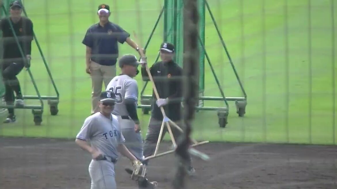 【巨人キャンプ】岡本和真 大城卓三から盗塁決めてガッツポーズで周りも盛り上がる【春季沖縄キャンプ 読売ジャイアンツ2024年2月22日】