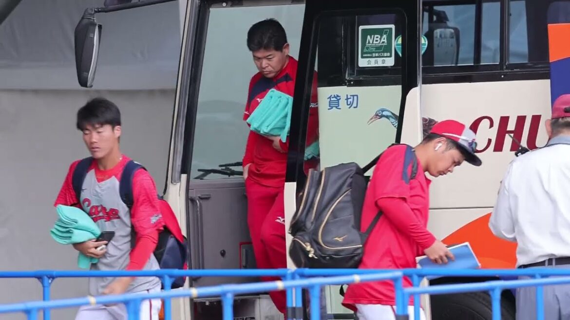 カープ沖縄キャンプ コザ残留選手到着🚌　2024.2.23