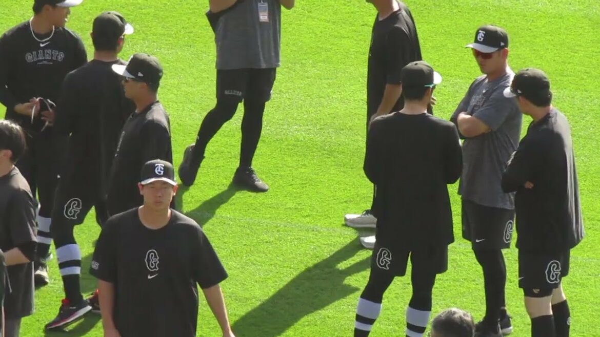 【ジャイアンツキャンプ】イタズラしたりする吉川尚輝など（巨人沖縄キャンプ2024年2月22日）