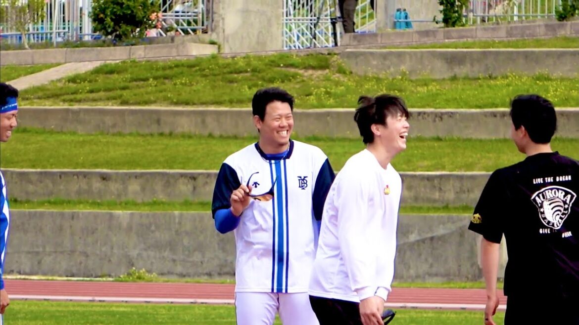 森下くんイケメンやな！ 森下、栗林と談笑する上茶谷と松本 横浜DeNAベイスターズ 2024/2/21