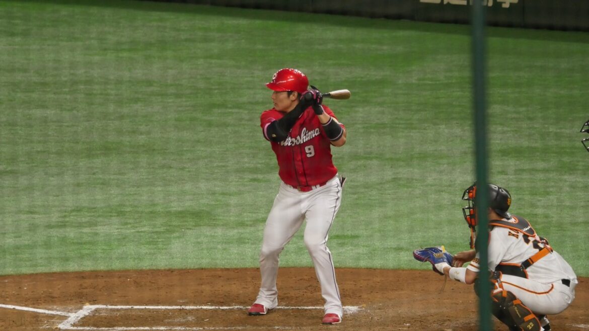 広島東洋カープ 丸佳浩 バッティングフォーム&バッティング（スローモーション）【ライト前ヒット】