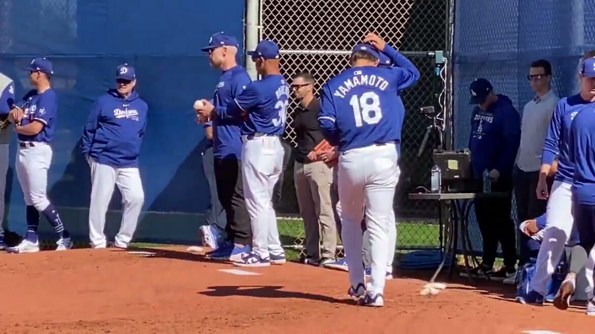 山本由伸: ブルペンで100マイルの速球を投げる山本由伸。キャッチャーは感心してうなずく。