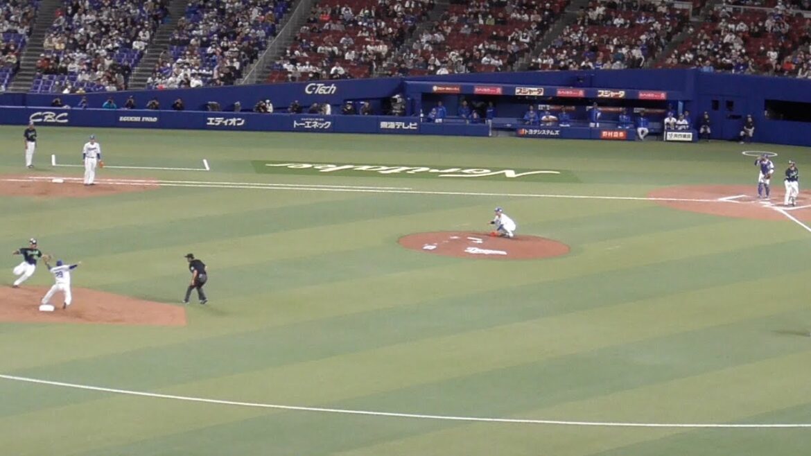 強肩 加藤バズーカ炸裂！ベンチでは小田コーチも拍手で出迎える　ショート辻本倫太郎も準備万端　中日ドラゴンズVS東京ヤクルトスワローズ　2024/03/03