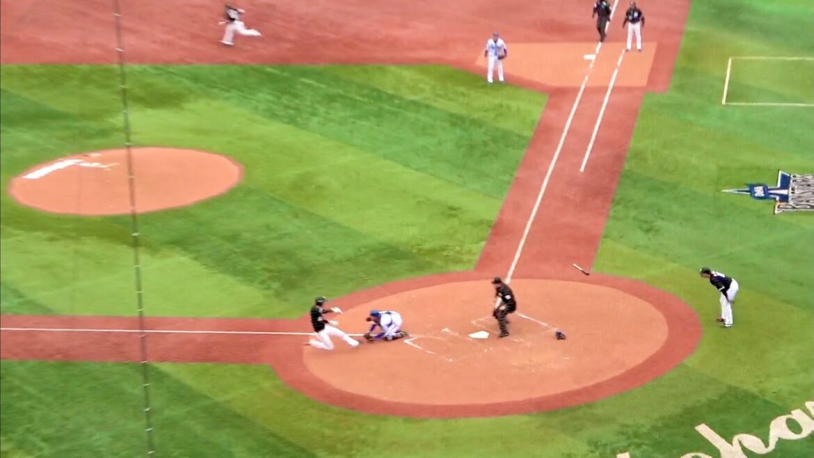 強肩… 東妻純平 『ダイレクト送球で余裕のアウト』横浜DeNAベイスターズ 2024/3/5 松尾汐恩