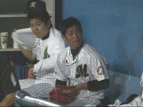 【攻めの守備】千葉ロッテ・清田育宏が懸命の守備も… 【攻めの守備】千葉ロッテ・清田育宏が懸命の守備も…