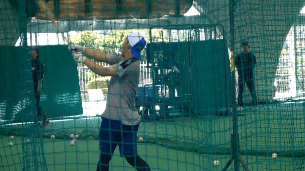 「わーっホームランや！」中田翔のバッティングフォームを真似する柳裕也　中日ドラゴンズ　2024/02/02