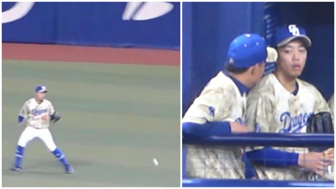 桑原のライト前の打球について加藤翔平にアドバイスを求める岡林（2023年4月29日）