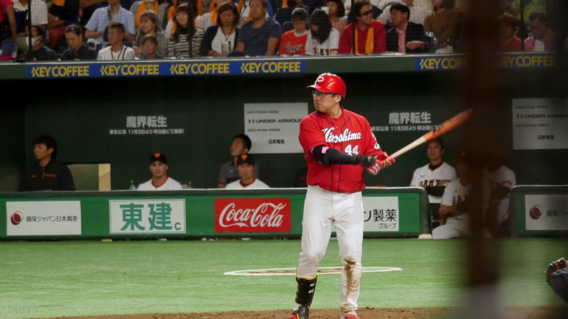 広島東洋カープ 松山竜平 バッティングフォーム&バッティング（ライト前ヒット）