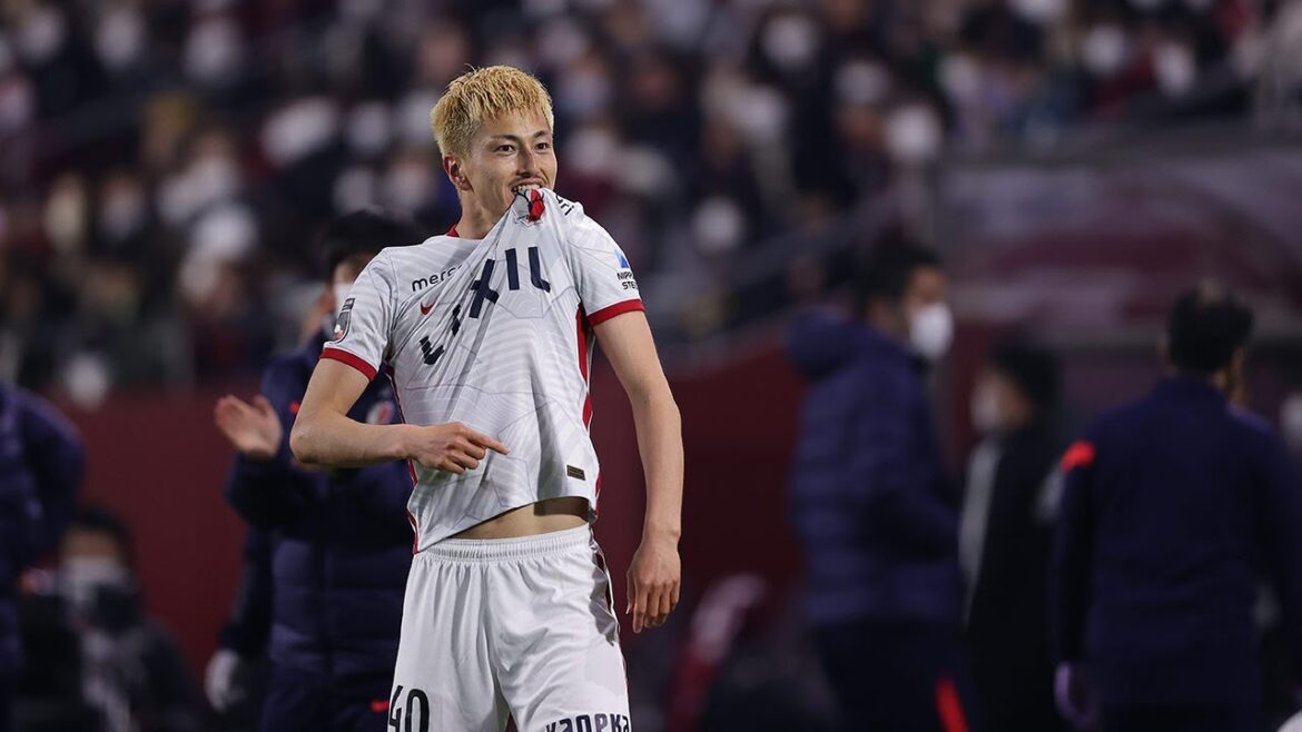 こぼれ球に走り込んだ鈴木 優磨（鹿島）が右足で低く抑えたボレーシュートを放つと、ボールはGKの手をはじき飛ばし、ゴール右に決まる！【第4節のピックアップゴール】