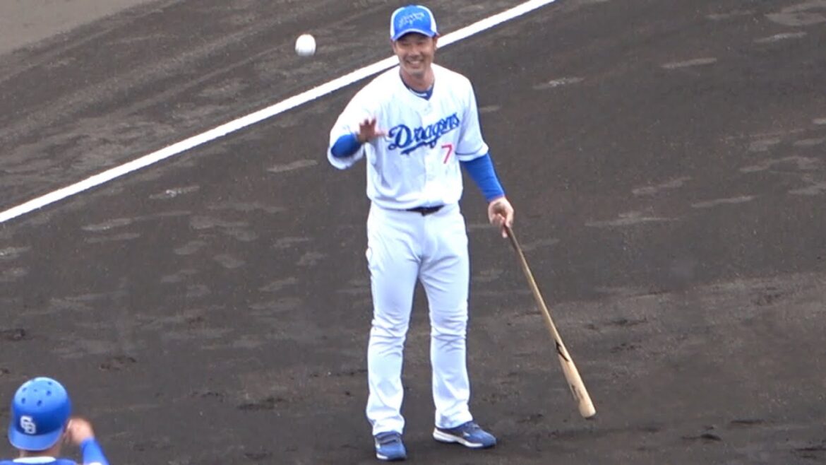 キャッチャーフライを上げるのに苦戦する直倫コーチを温かく見守る球場のファン（笑） (2024/02/16)