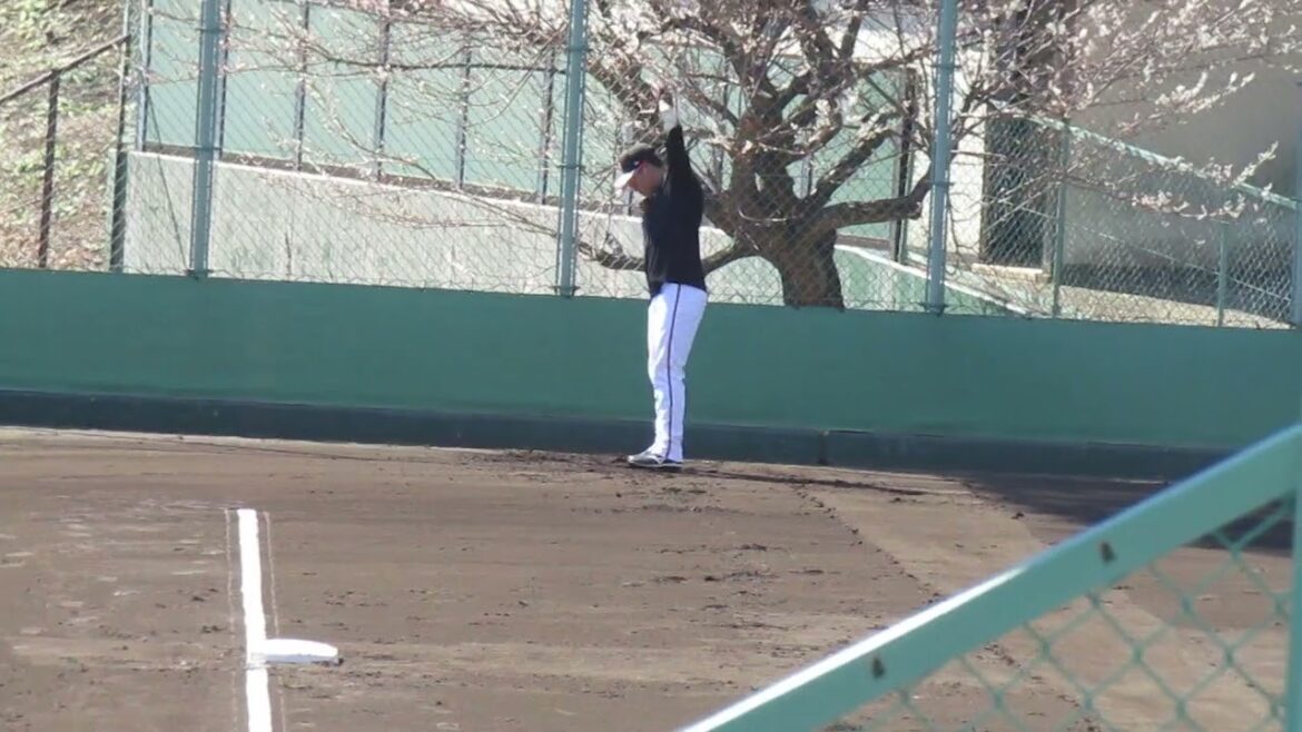 山﨑友輔がサブグラウンドでキャッチボール（練習試合 読売ジャイアンツ対 尚武フェニックス2024年3月3日）