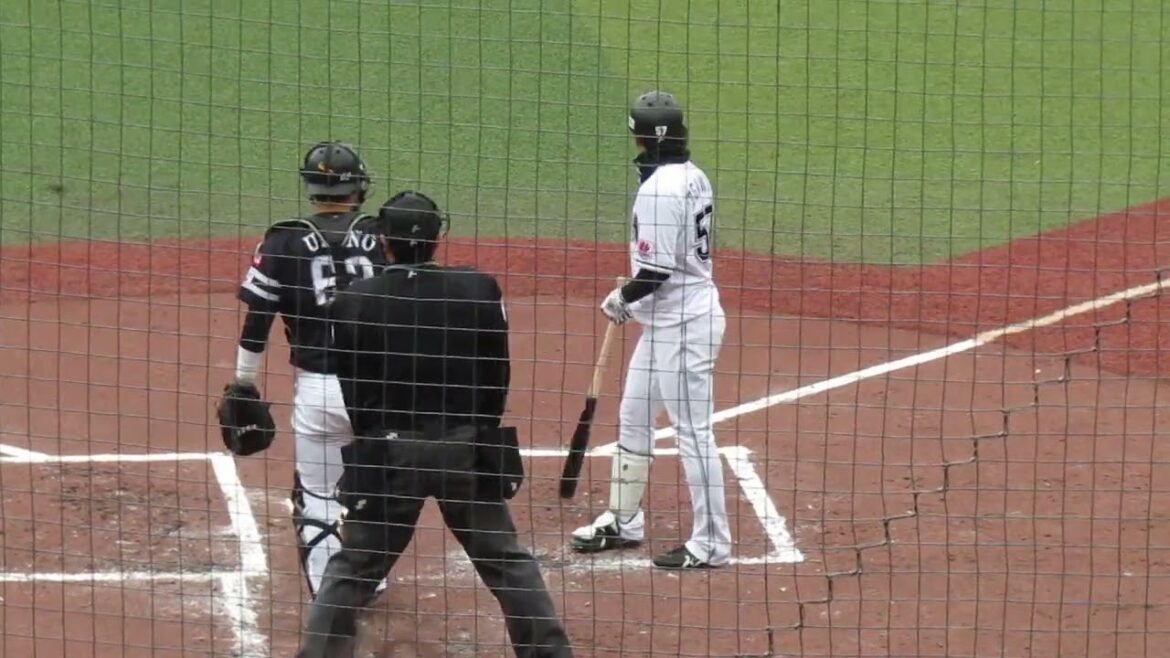 マリーンズ 小川龍成の2024バッティングフォーム千葉ロッテマリーンズ対ソフトバンクホークス2024年3月8日