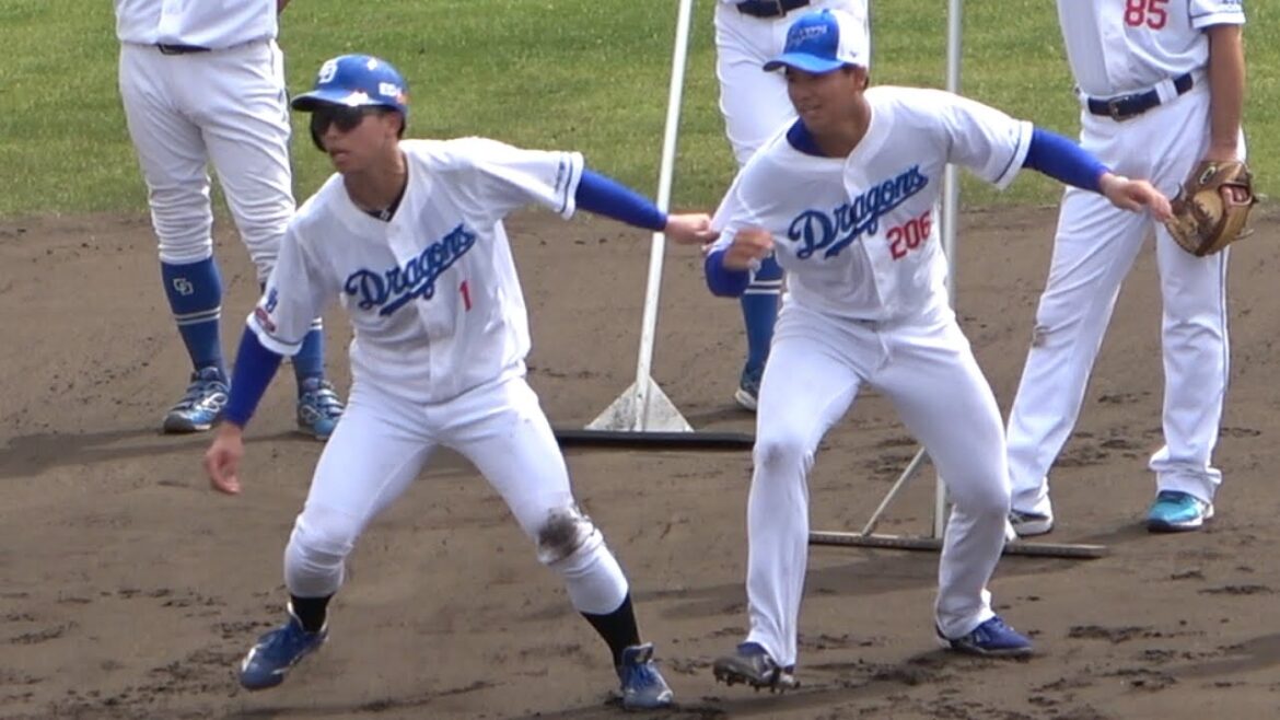 「俺のお手本を見ろ！」と言わんばかりに松木平と打球判断を練習するバヤシ先輩！ (2024/02/20)