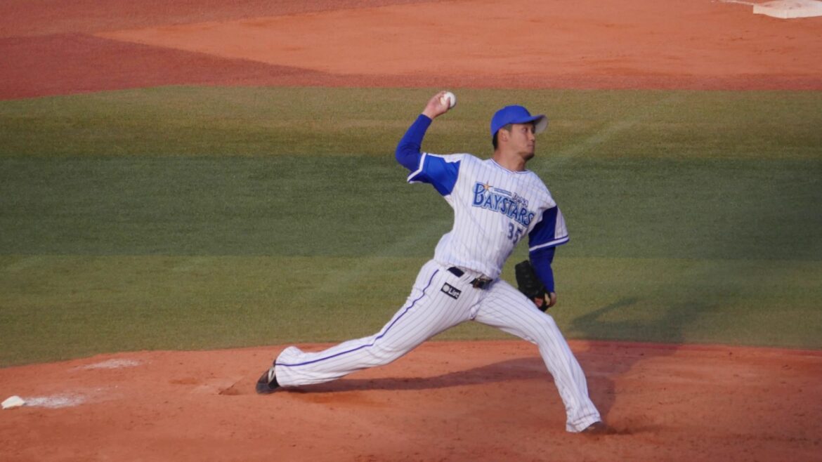 横浜DeNAベイスターズ 三上朋也 投球フォーム（スローモーション）