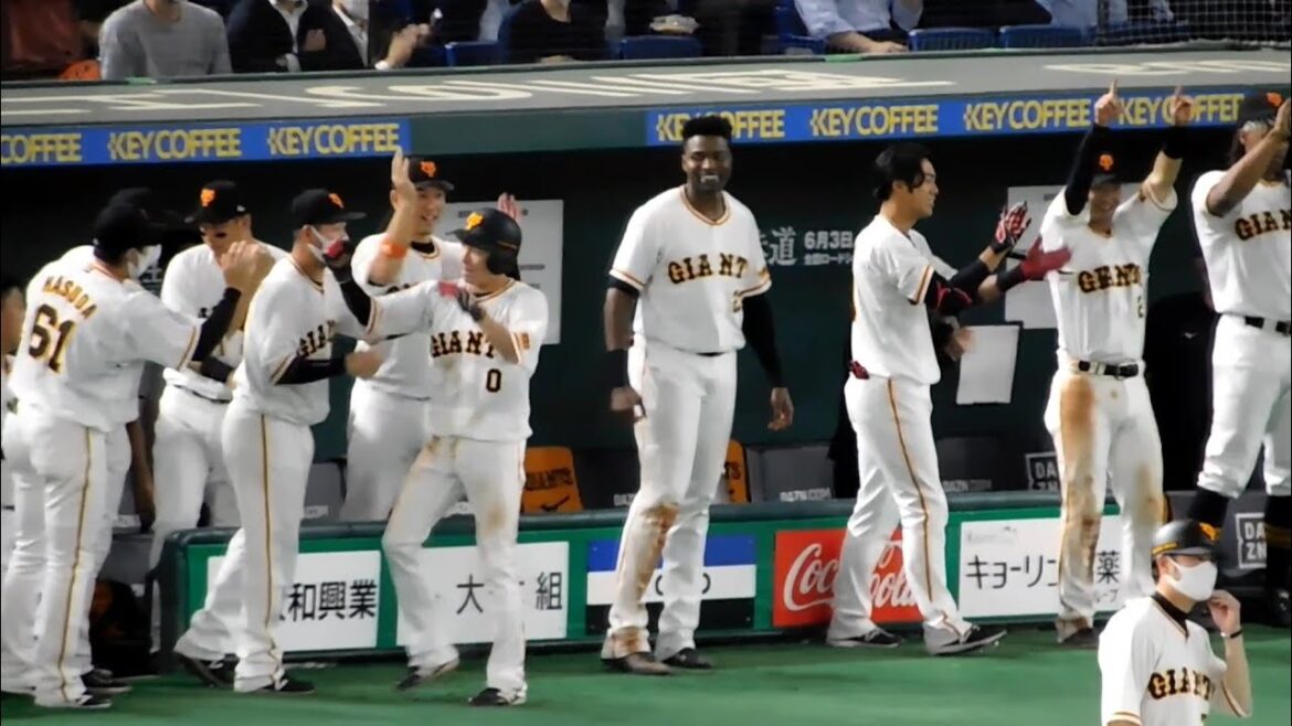 【ベンチ大盛りあがり！】中山礼都、決勝タイムリー　広島東洋カープ戦