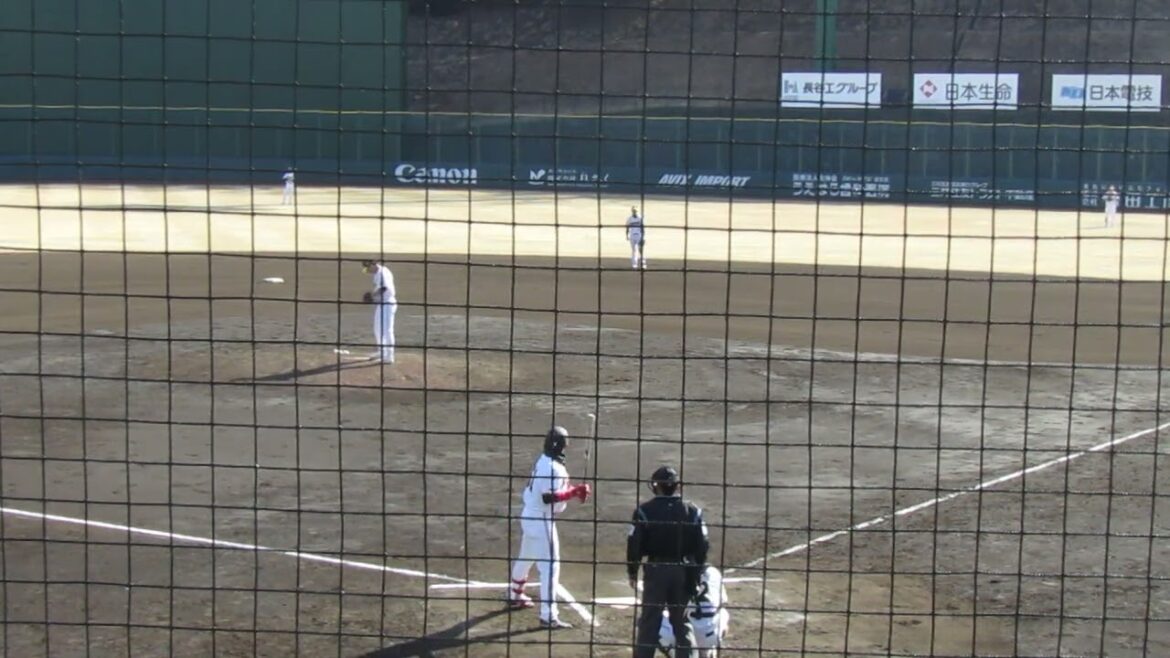 増田陸センターへツーベースヒットを放つ（練習試合 読売ジャイアンツ対 尚武フェニックス2024年3月3日）