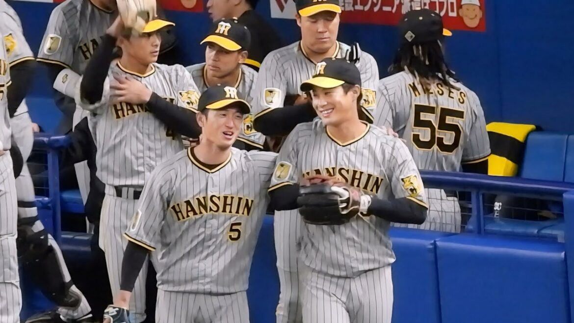 【安定のキナチカ】近本から肩に手をかけられニッコニコで振り解こうとする木浪【中日 vs 阪神】2024.3.17