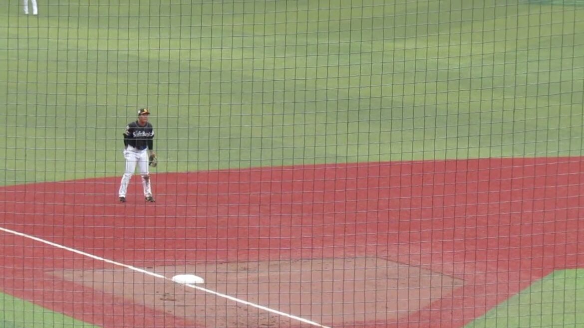 声がよく出てるサード守るホークス井上朋也千葉ロッテマリーンズ対ソフトバンクホークス2024年3月8日