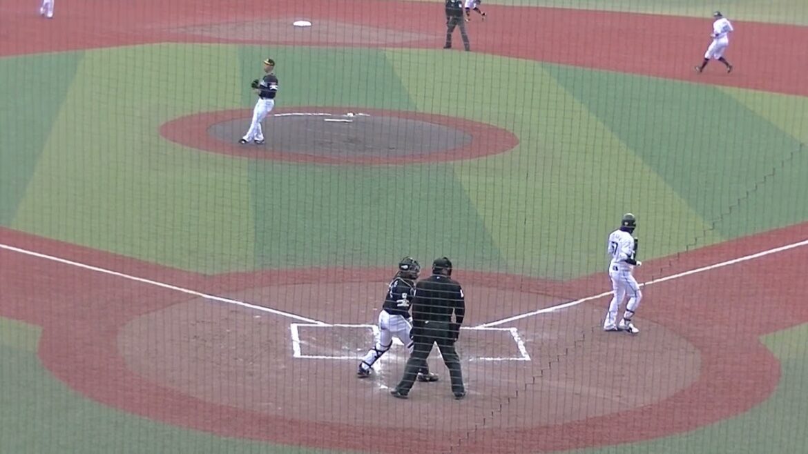 小川龍成が足を活かした内野安打（2024年3月8日 オープン戦 千葉ロッテマリーンズ対 福岡ソフトバンクホークス）