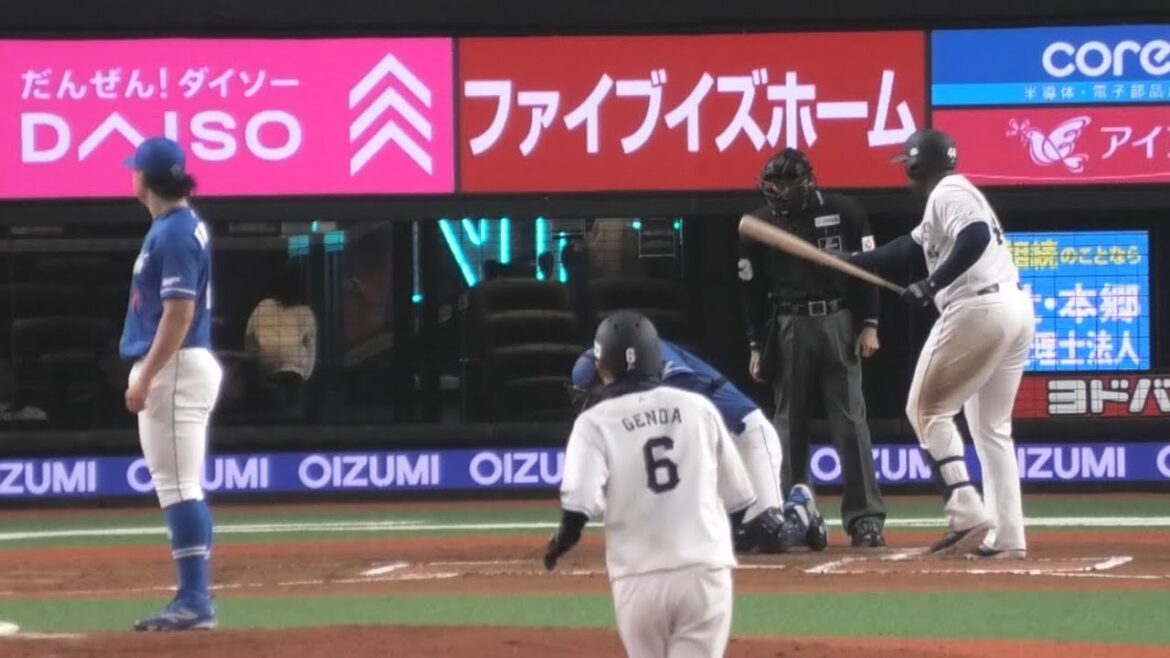 -2024.03.12-【オープン戦】６回裏 木下拓哉 一瞬ヒヤッ!? アギラーの振り上げたバットがマスクを掠る 中日ドラゴンズ（vs埼玉西武）