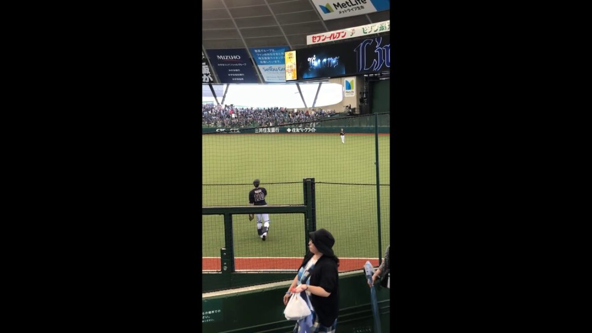 Kー鈴木　試合前キャッチボール　遠投