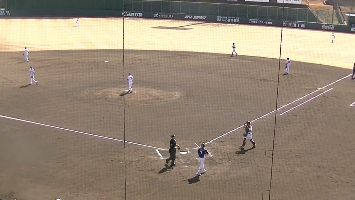 一死から金子侑司の当たりを重信慎之介がファインプレー【教育リーグ読売ジャイアンツ対 西武ライオンズ2024年3月10日】