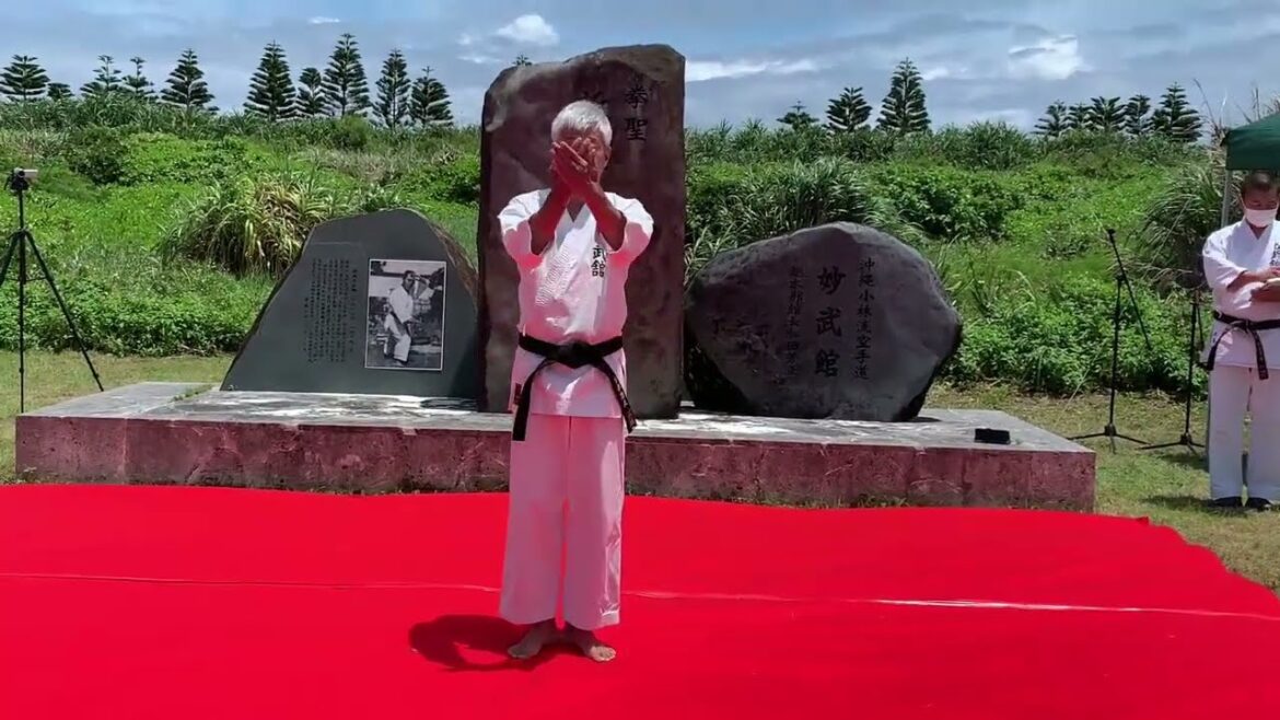 山川先生・岸本先生十段授与式　高砂支部長ナイハンチ初段