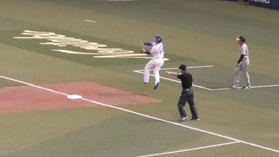 -2024.03.16-【オープン戦】９回裏 山本泰寛 古巣の前でジャンピングスローの好守！ 先頭打者の出塁を許さず！ 中日ドラゴンズ（vs阪神）