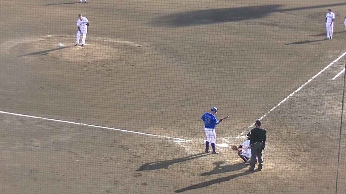 益子京右をゲッツーで同点で逃れる鈴木康平（2024年3月13日 教育リーグ 読売ジャイアンツ対 横浜DeNAベイスターズ）