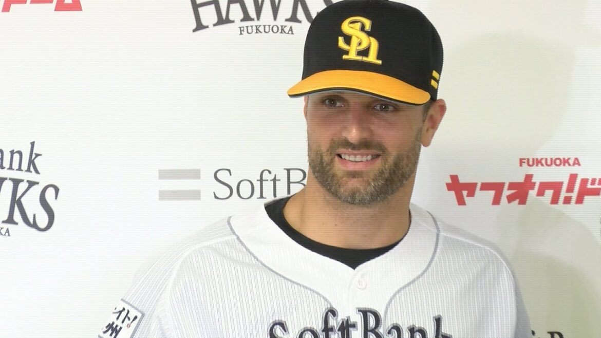 ソフトバンクホークス 伊藤園お〜いお茶贈呈式 サファテ投手 20170815