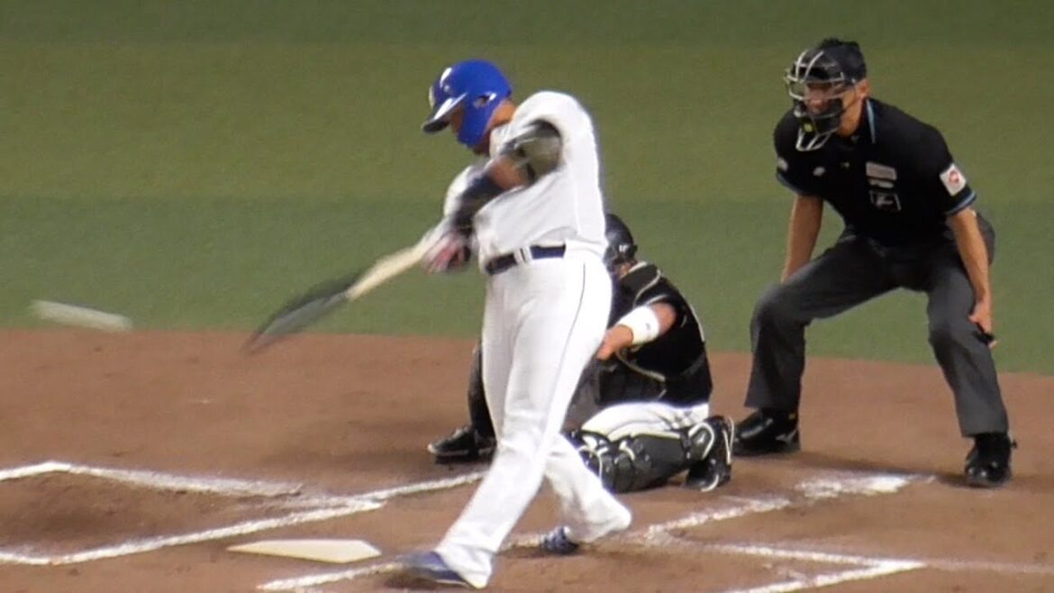 中田翔　先制のオープン戦初タイムリー！1塁ベース上でほっとした表情　中日ドラゴンズVS千葉ロッテマリーンズ　2024/03/22