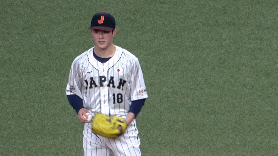 投球練習中に紅林と挨拶を交わす仕草が爽やかな森下暢仁