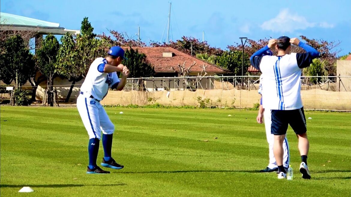 モノマネしてる相川コーチw オースティン？？ 横浜DeNAベイスターズ 2024/2/2