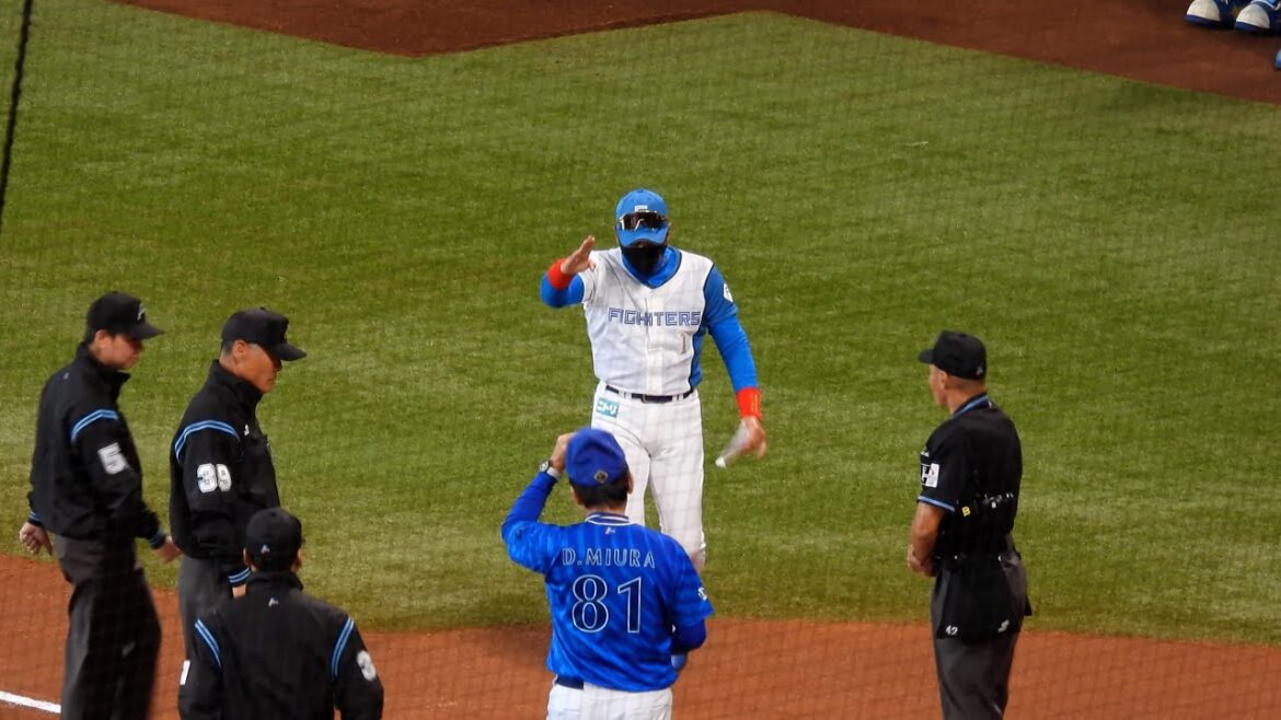 【20240323】新庄剛志と三浦大輔。メンバー表交換（日本ハム対横浜ベイスターズ）