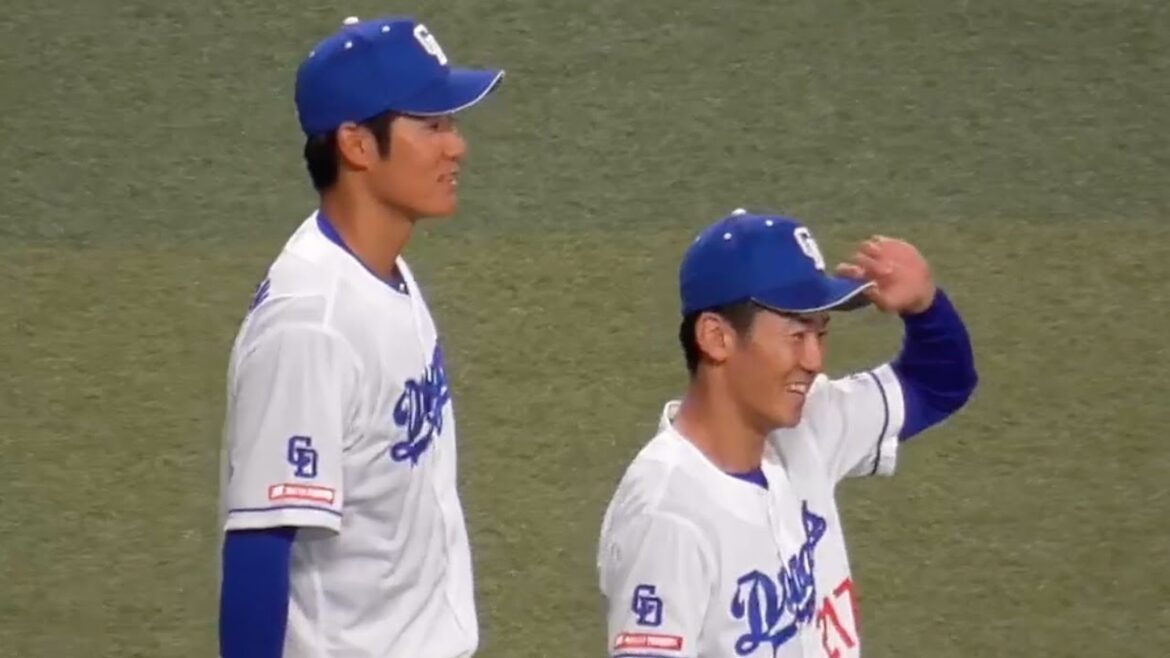 尾田くん支配下契約おめでとう！上林誠知と共に守備練習につき嬉しそうな尾田剛樹　上林も笑顔を見せる　中日ドラゴンズVS千葉ロッテマリーンズ　2024/03/24