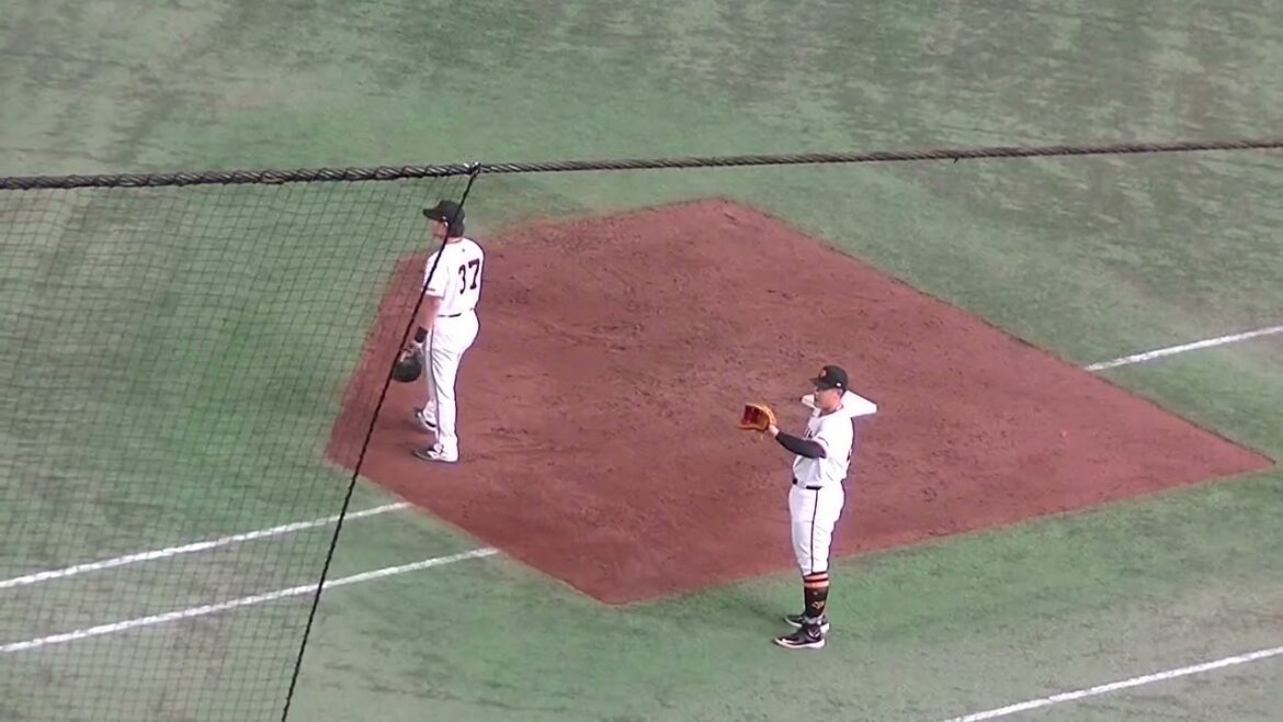 ファースト岡本和真 シートノック【 読売ジャイアンツ対 楽天ゴールデンイーグルス2024年3月22日】