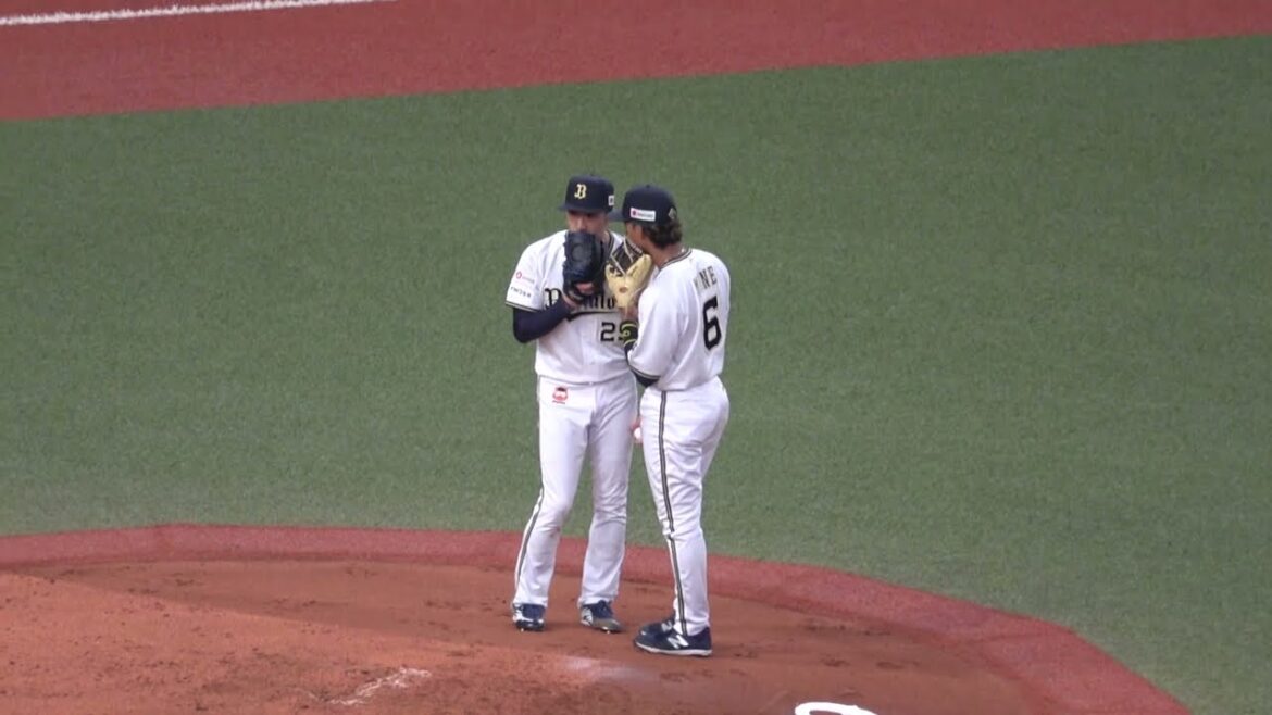 ピンチを迎えた田嶋に声を掛けに行く宗佑磨