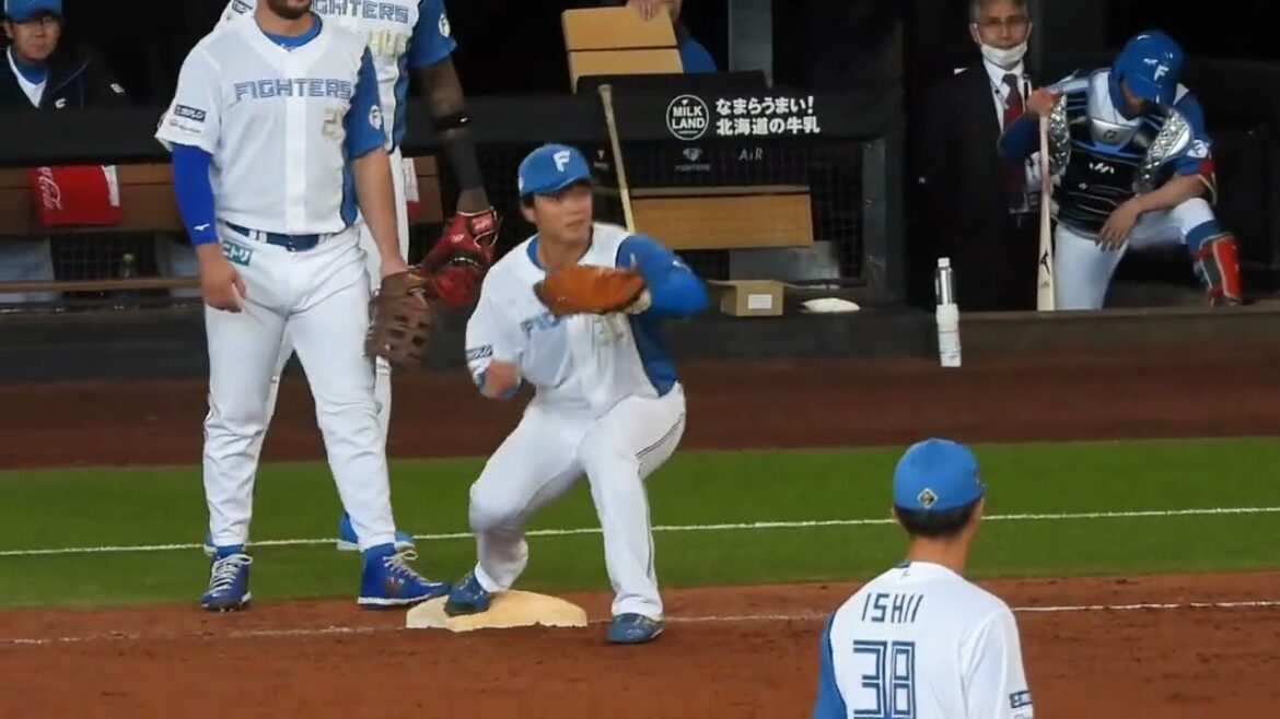 試合前守備練習　課題の内野ノック郡司裕也,水野達稀 2024/3/24