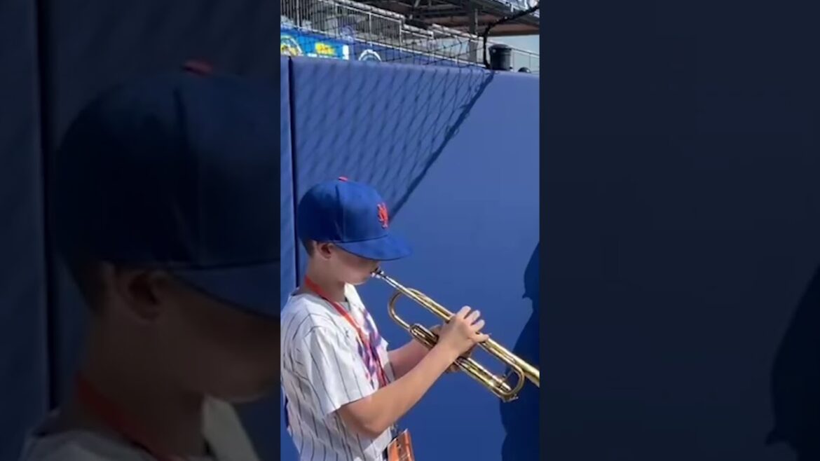 This young fan played the trumpet for Edwin Díaz 🎺🥹 #mets #baseball #wholesome #trumpet
