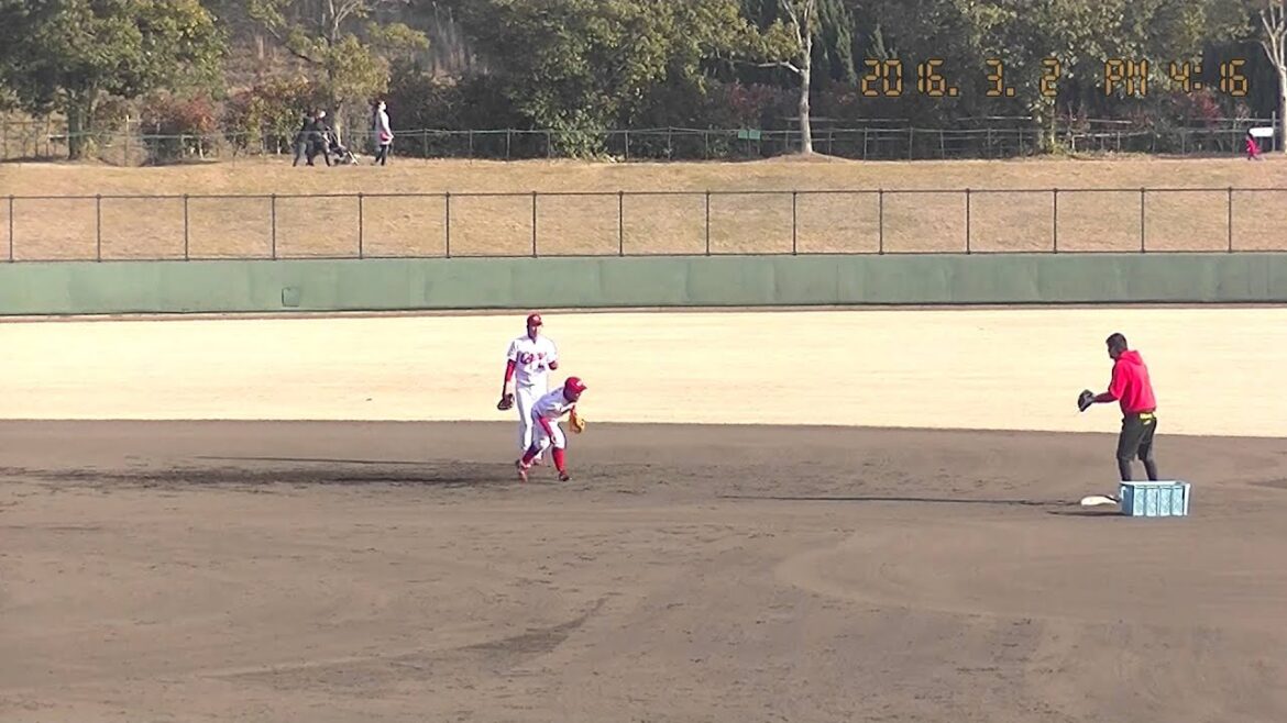 2016_3/02.由宇カープ、試合後のショート桒原樹 with 梵英心