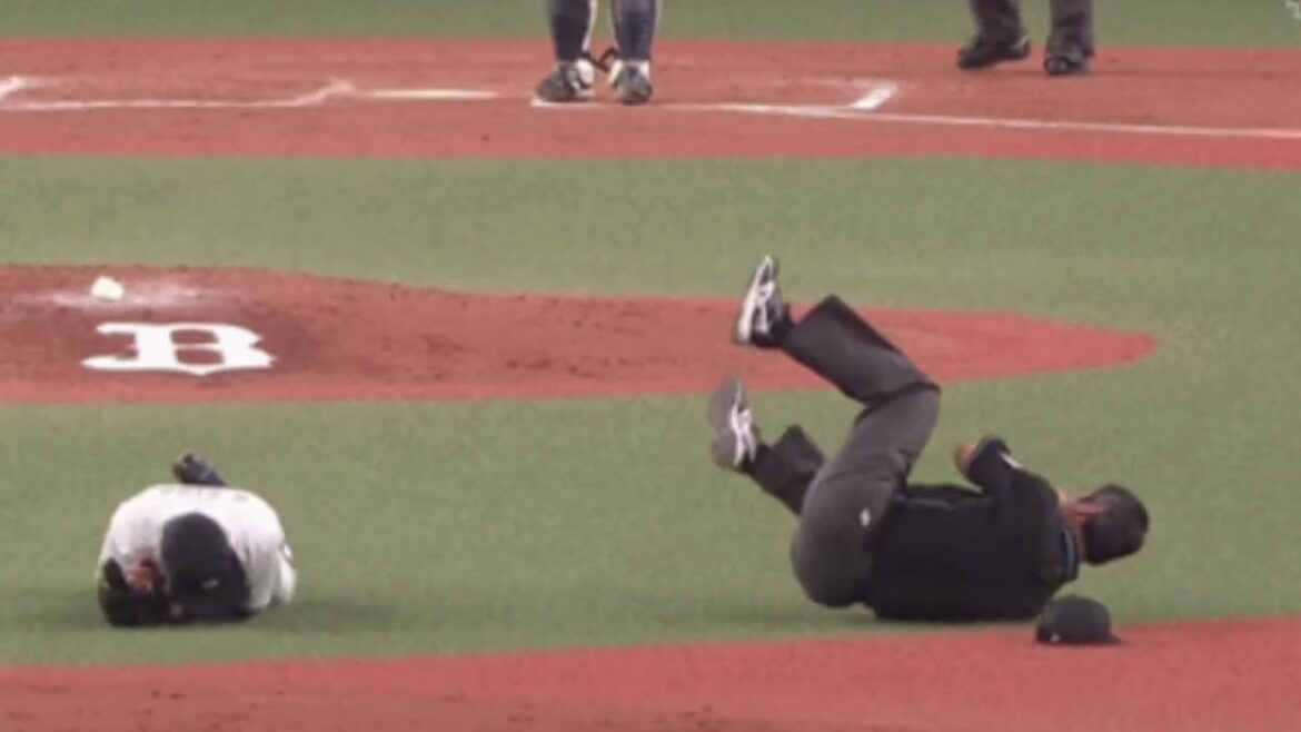 【珍プレー】 白井審判が守備妨害！ ショートと激突