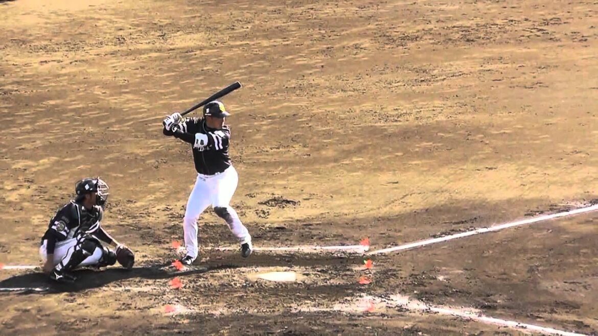 ソフトバンク 内川聖一 バッティング(センター返し) スローあり