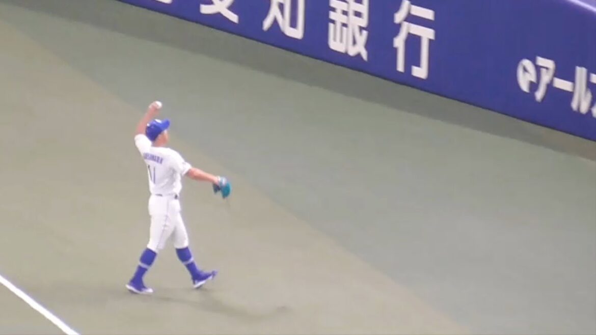 小笠原慎之介　試合前に自分の名前のタオルを掲げる女性ファンに向かってボールを投げ入れるが結果は？？　中日ドラゴンズVS阪神タイガース　2023.4.21