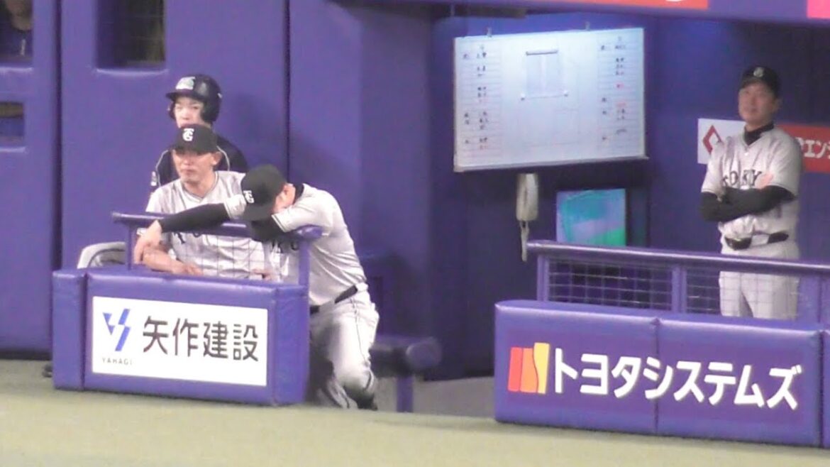巨人阿部監督、苦笑いでうなだれる珍しい光景！11回表の巨人の攻撃