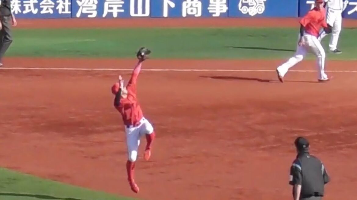 残菊発動！梶原の打球をジャンプ一番で仕留める菊池涼介のファインプレー！2024年3月31日