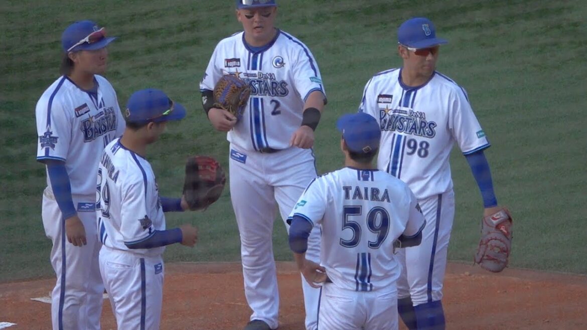 チームメイトが平良を称える！大歓声でナイスピッチングの平良拳太郎を拍手で迎えるハマスタ！2024/03/30 横浜DeNAベイスターズ